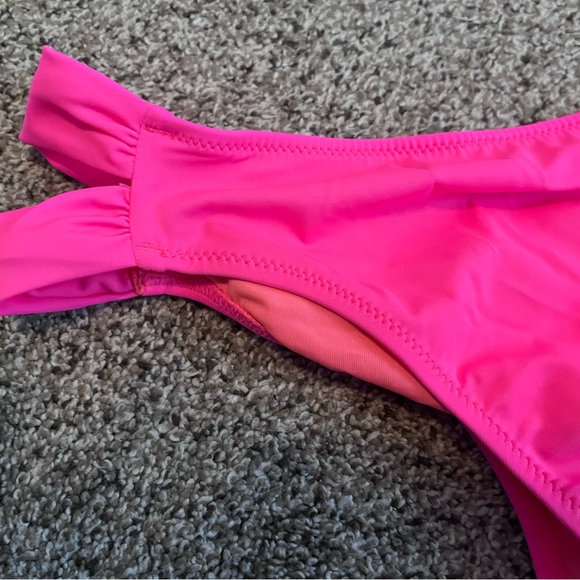 Victoria Secret 36D pink bikini - Picture 5 of 5